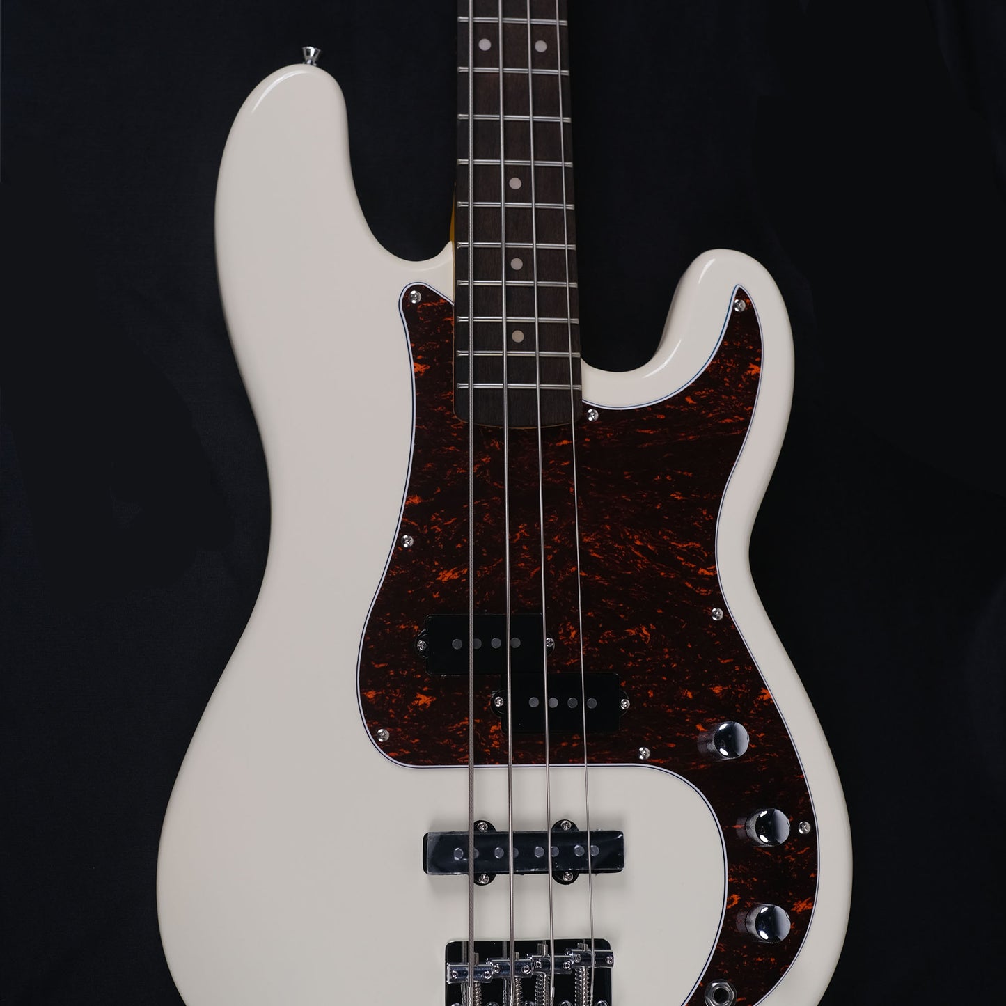 The High Precision Strydom Magna bass guitar PJ74 Vintage White